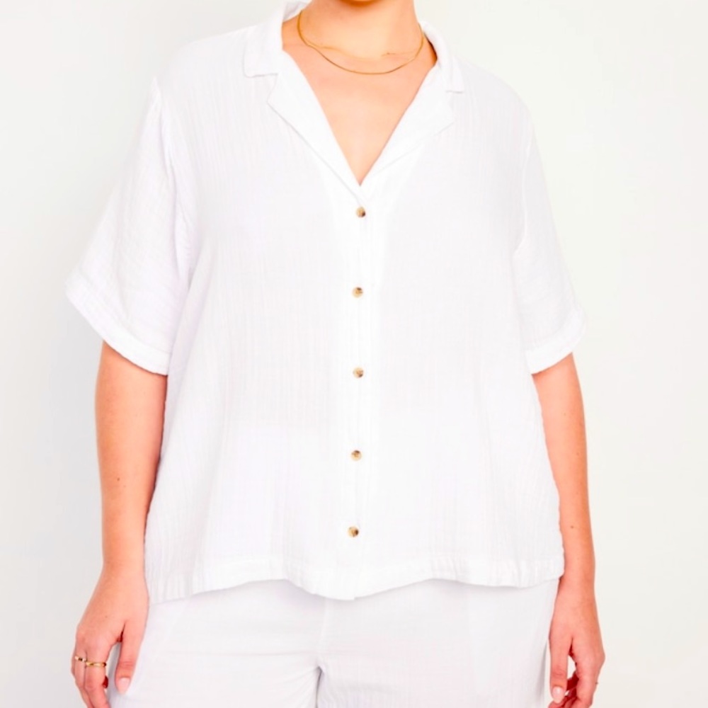 NWT Crinkle Gauze Button-down top